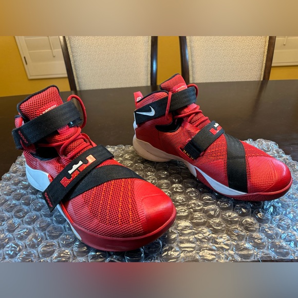 lebron shoes soldier 9